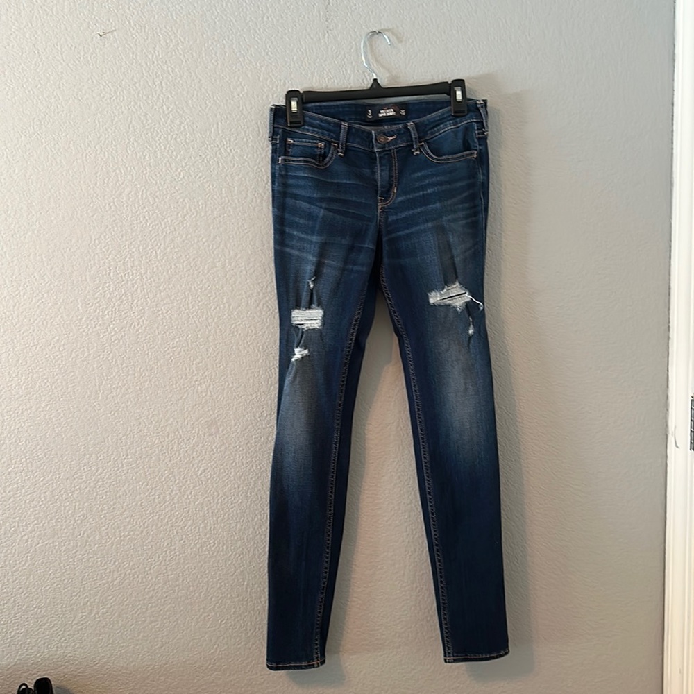 Juniors dark wash Hollister jeans with rips above the knee in size 3